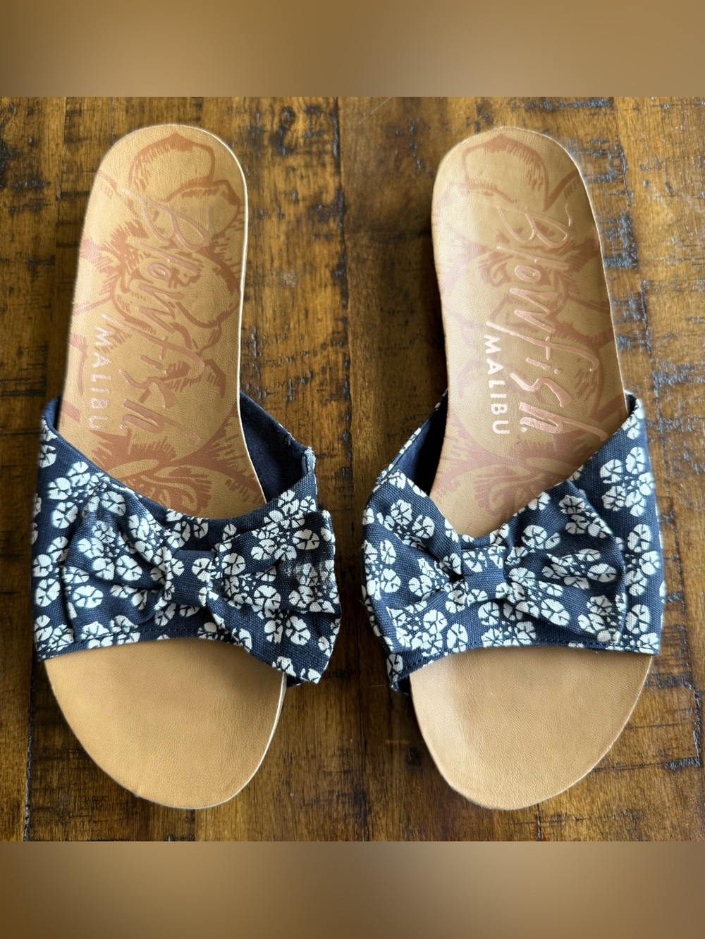 Blowfish Navy Floral Knot Slide Sandals with Tan Footbed size 7.5